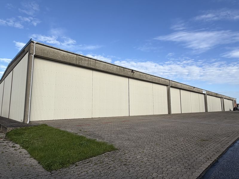 Hangar 4 med skydeporte